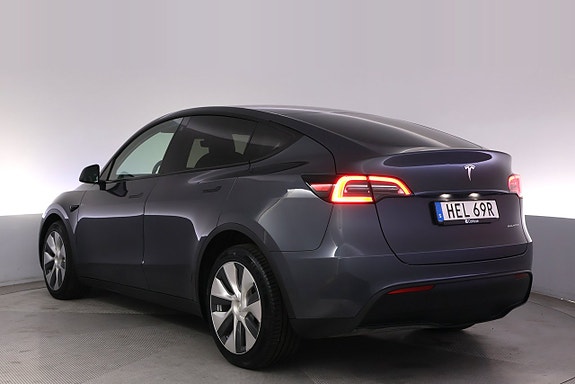 Tesla Model Y 4 of 27