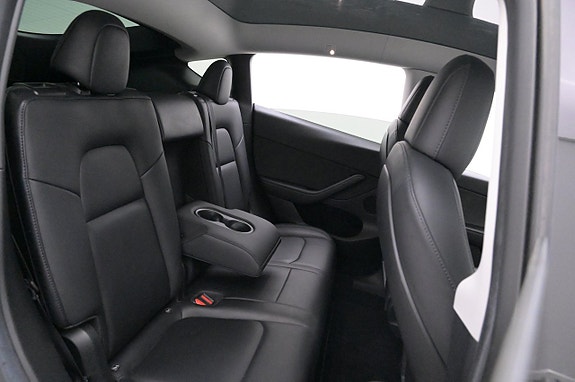 Tesla Model Y 22 of 27