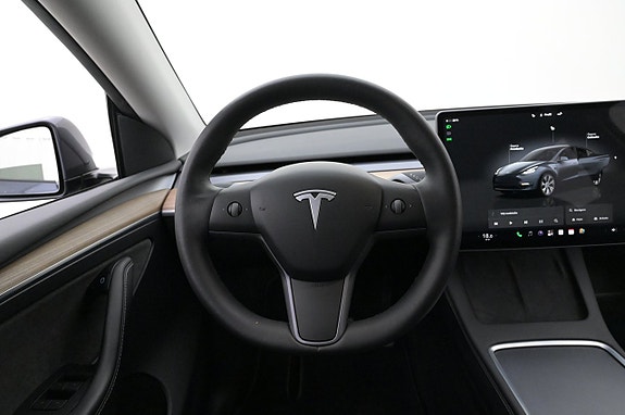 Tesla Model Y 7 of 27