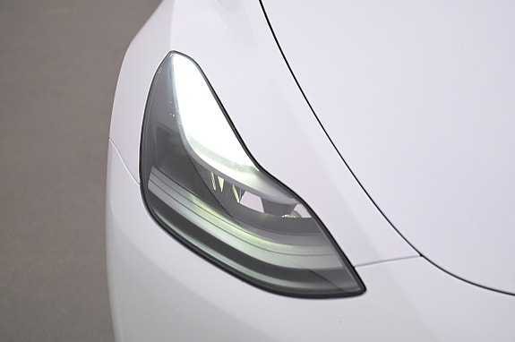 Tesla Model Y 26 of 27