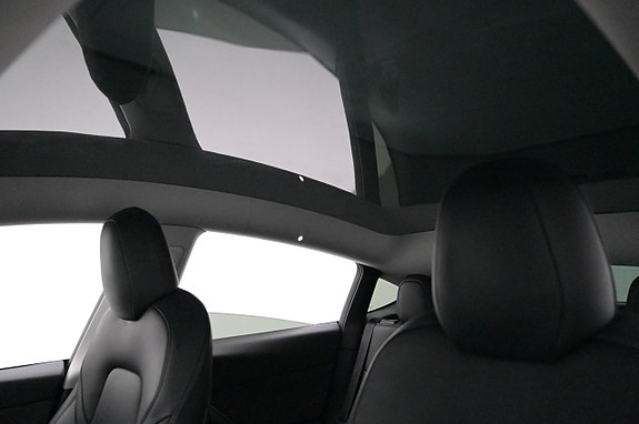 Tesla Model Y 20 of 27