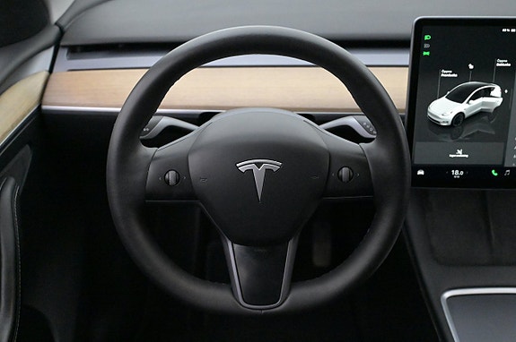 Tesla Model Y 7 of 27