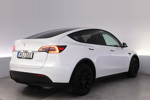 Tesla Model Y 5 of 27