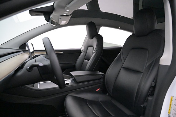 Tesla Model Y 9 of 27