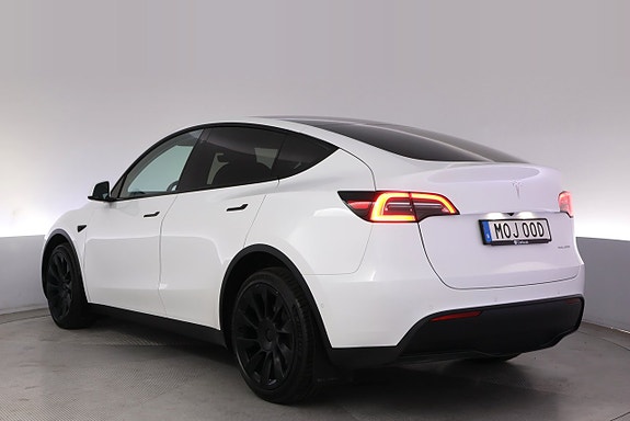 Tesla Model Y 4 of 27