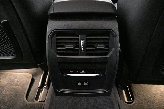 BMW i4 21 of 27