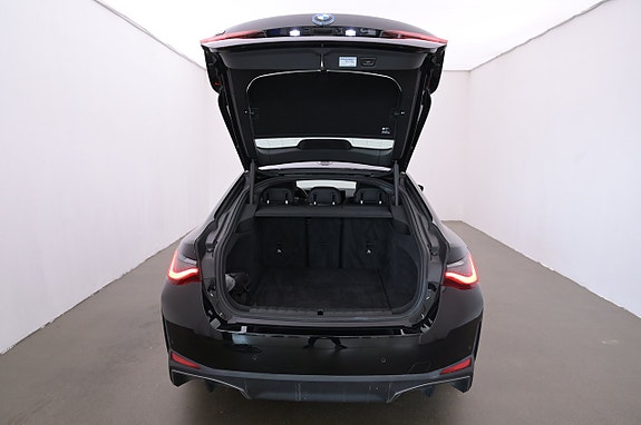 BMW i4 22 of 27