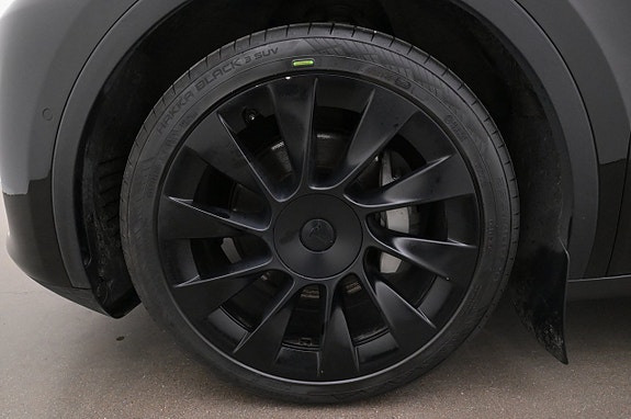 Tesla Model Y 27 of 27