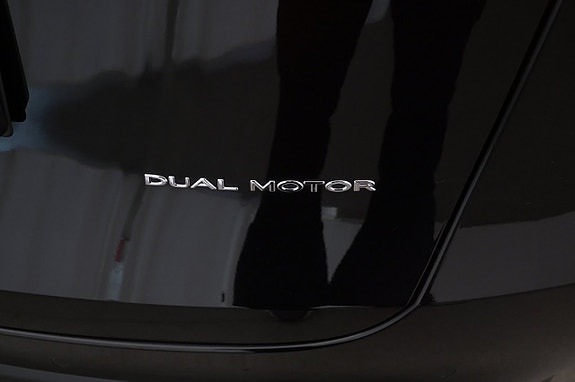 Tesla Model Y 26 of 27