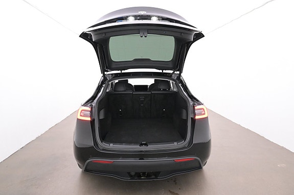 Tesla Model Y 22 of 27