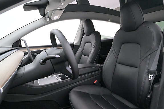 Tesla Model Y 8 of 27