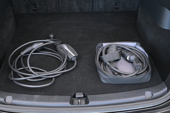 Tesla Model Y 24 of 27