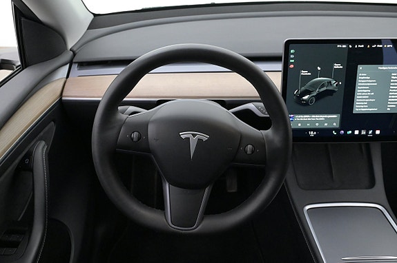 Tesla Model Y 7 of 27