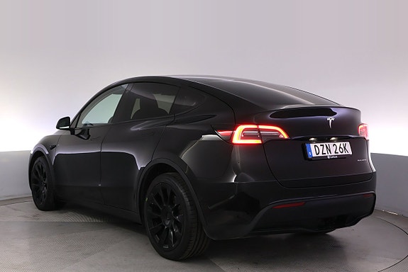 Tesla Model Y 4 of 27