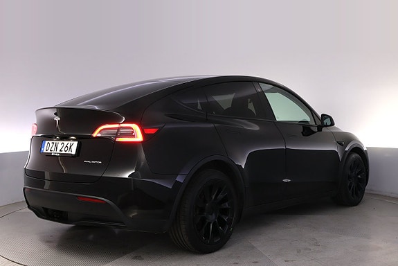 Tesla Model Y 5 of 27