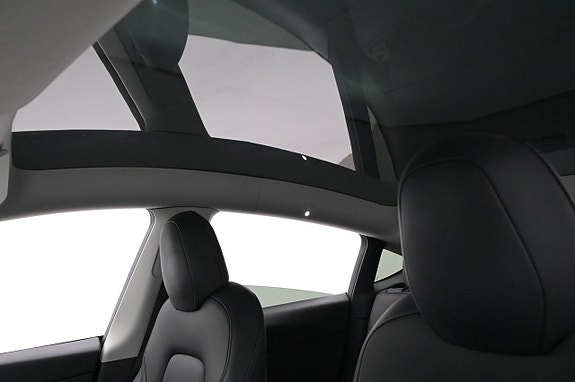 Tesla Model Y 20 of 27