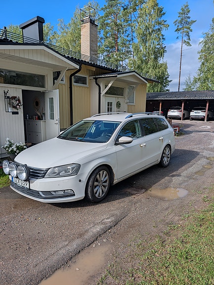Volkswagen Passat 2 of 6