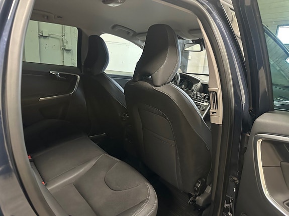 Volvo XC60 13 of 17
