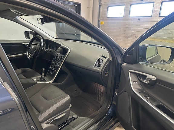 Volvo XC60 14 of 17