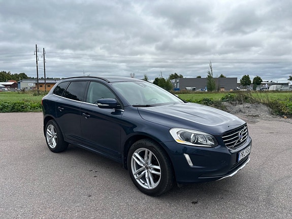 Volvo XC60 2 of 17