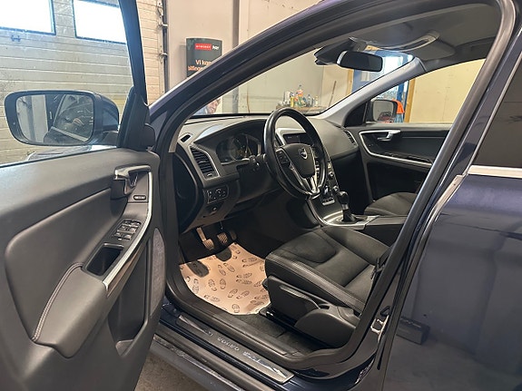 Volvo XC60 6 of 17