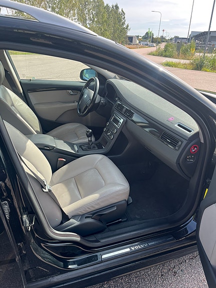 Volvo V70 5 of 6