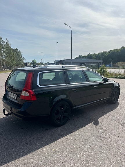 Volvo V70 4 of 6