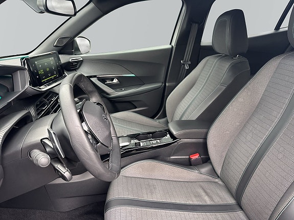 Peugeot 2008 8 of 15