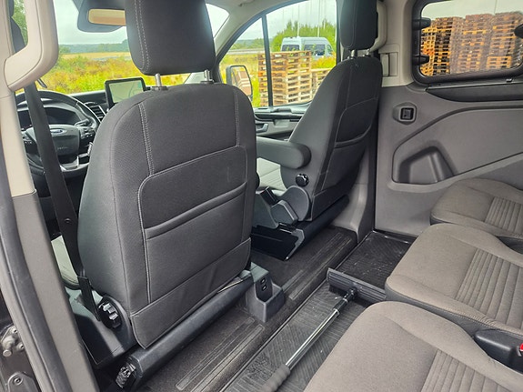 Ford Tourneo Custom 6 of 8