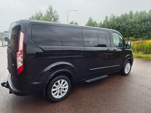Ford Tourneo Custom 2 of 8