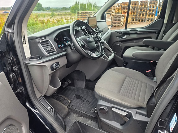 Ford Tourneo Custom 4 of 8
