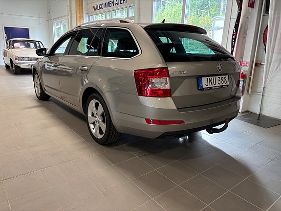 Skoda Octavia 3 of 8