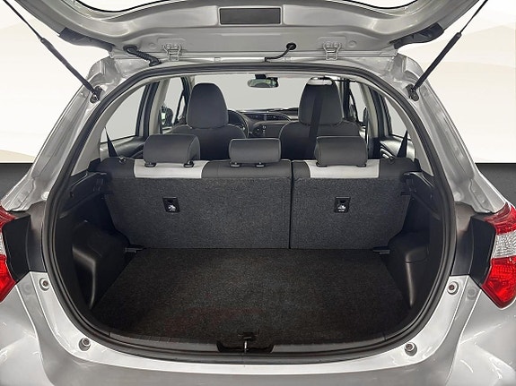 Toyota Yaris 13 of 19
