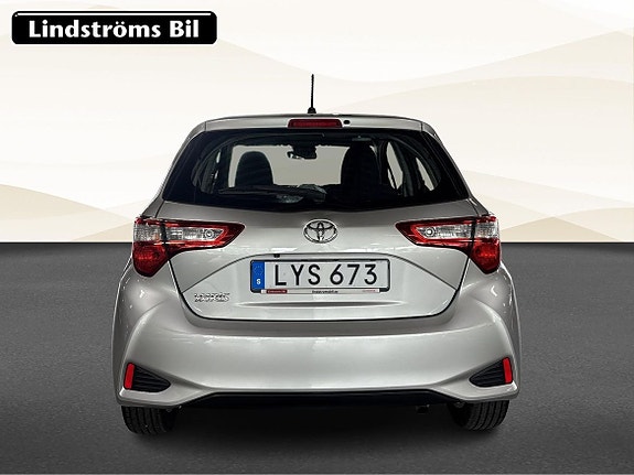 Toyota Yaris 8 of 19