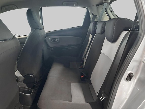 Toyota Yaris 11 of 19