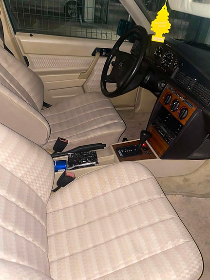 Mercedes-Benz 190 E 4 of 4