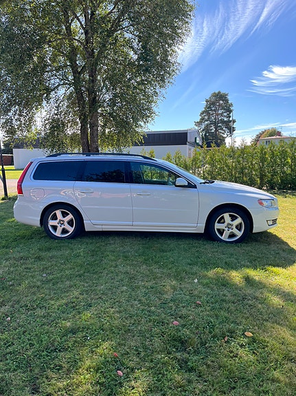 Volvo V70 2 of 11