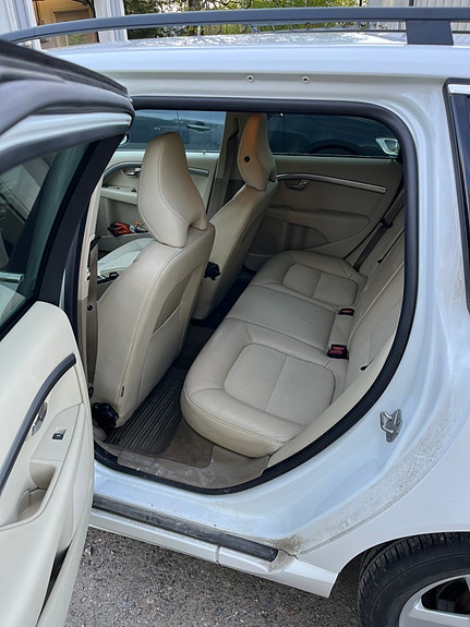 Volvo V70 7 of 11