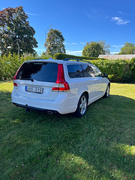 Volvo V70 3 of 11