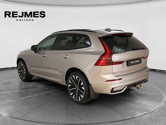 Volvo XC60 2 of 16