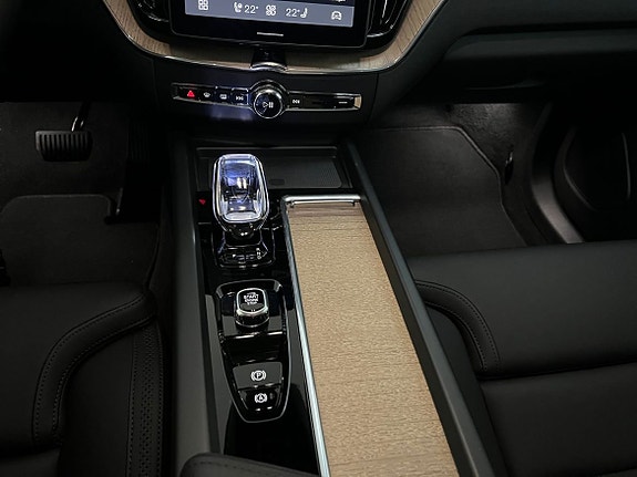 Volvo XC60 13 of 16