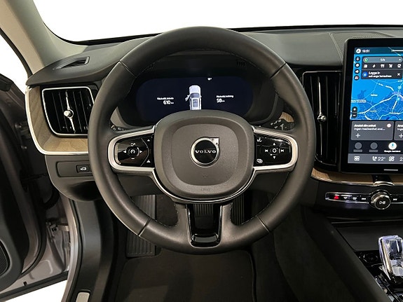 Volvo XC60 11 of 16
