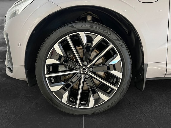 Volvo XC60 10 of 16