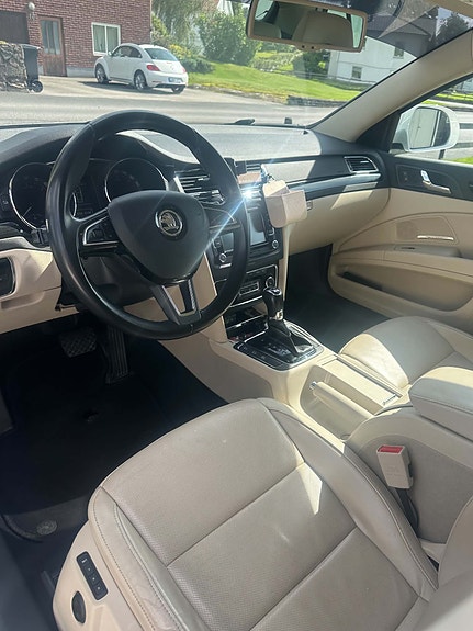 Skoda Superb 4 of 7