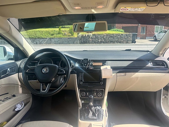 Skoda Superb 3 of 7