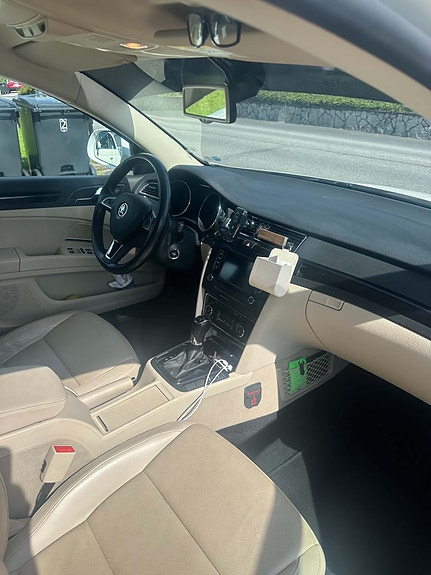 Skoda Superb 2 of 7