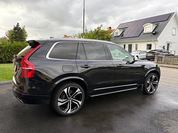 Volvo XC90 2 of 7