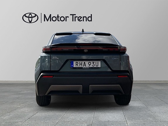 Toyota C-HR 4 of 11