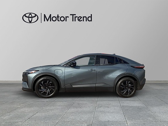 Toyota C-HR 3 of 11