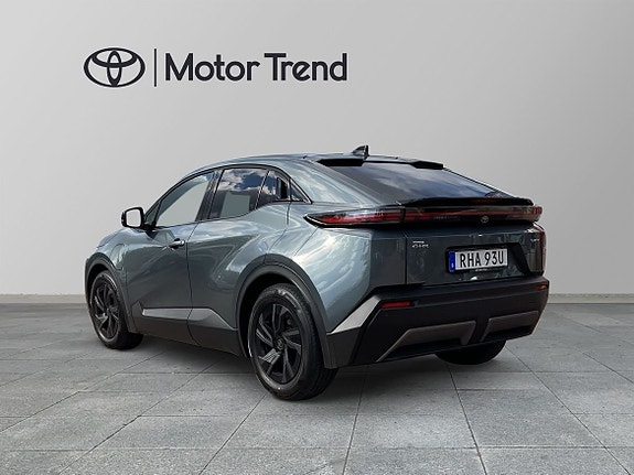 Toyota C-HR 2 of 11